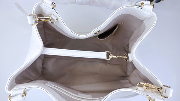 激安グッチバッグコピー着用イメージ